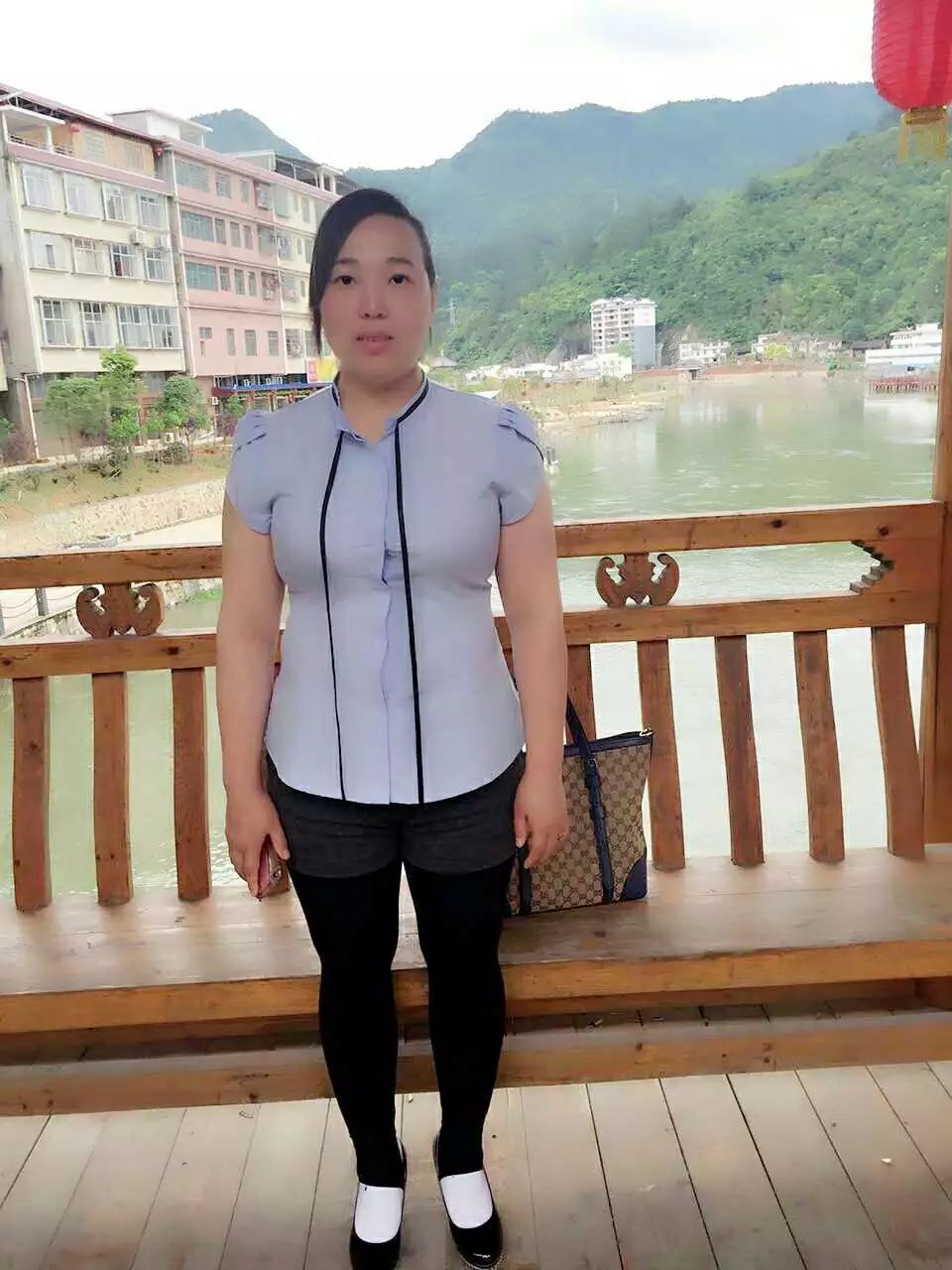 公明32岁少妇胸大服务好偏丰满型40E